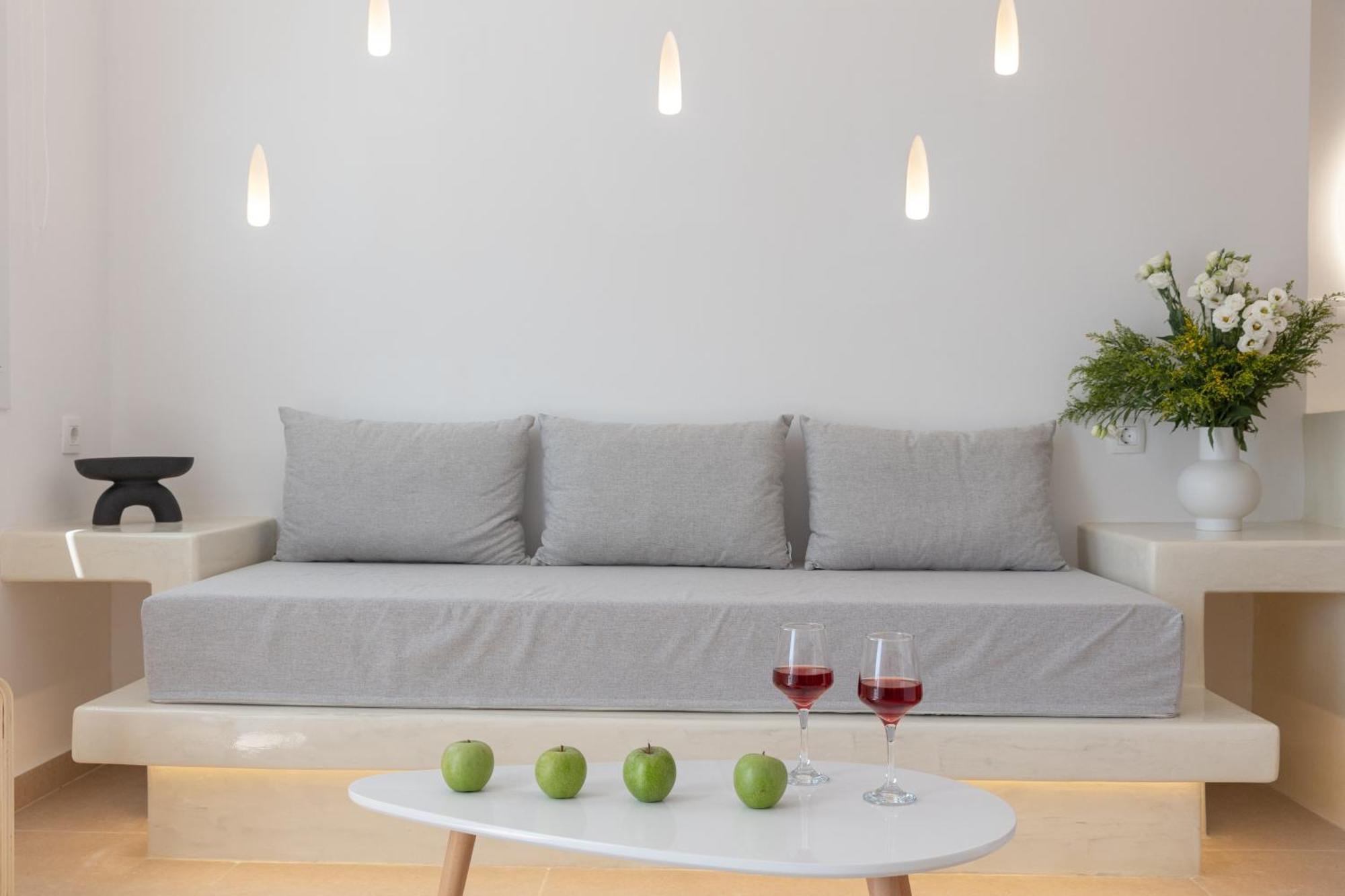 Theophrasti Suites Foinikiá Exteriör bild
