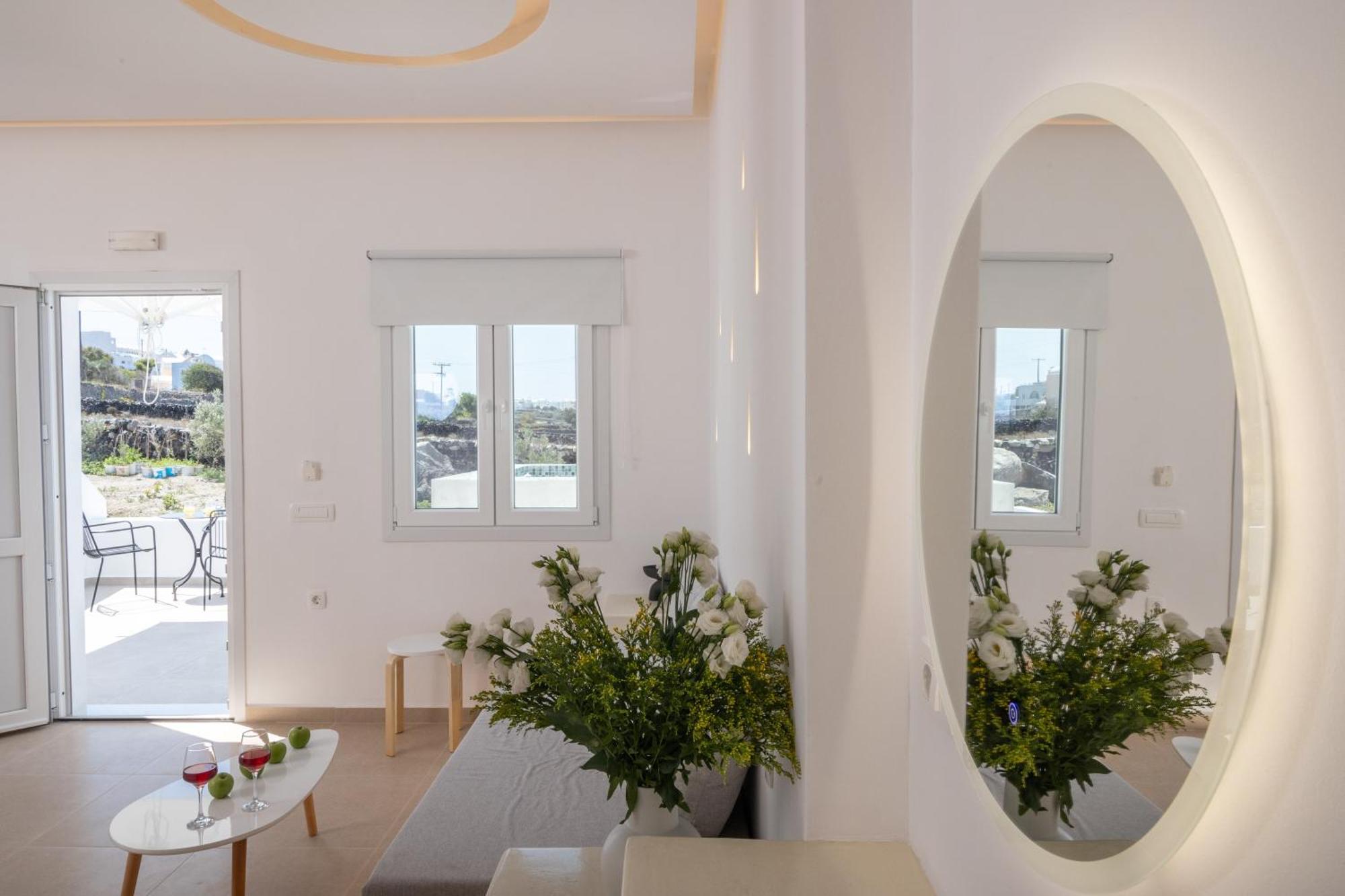 Theophrasti Suites Foinikiá Exteriör bild