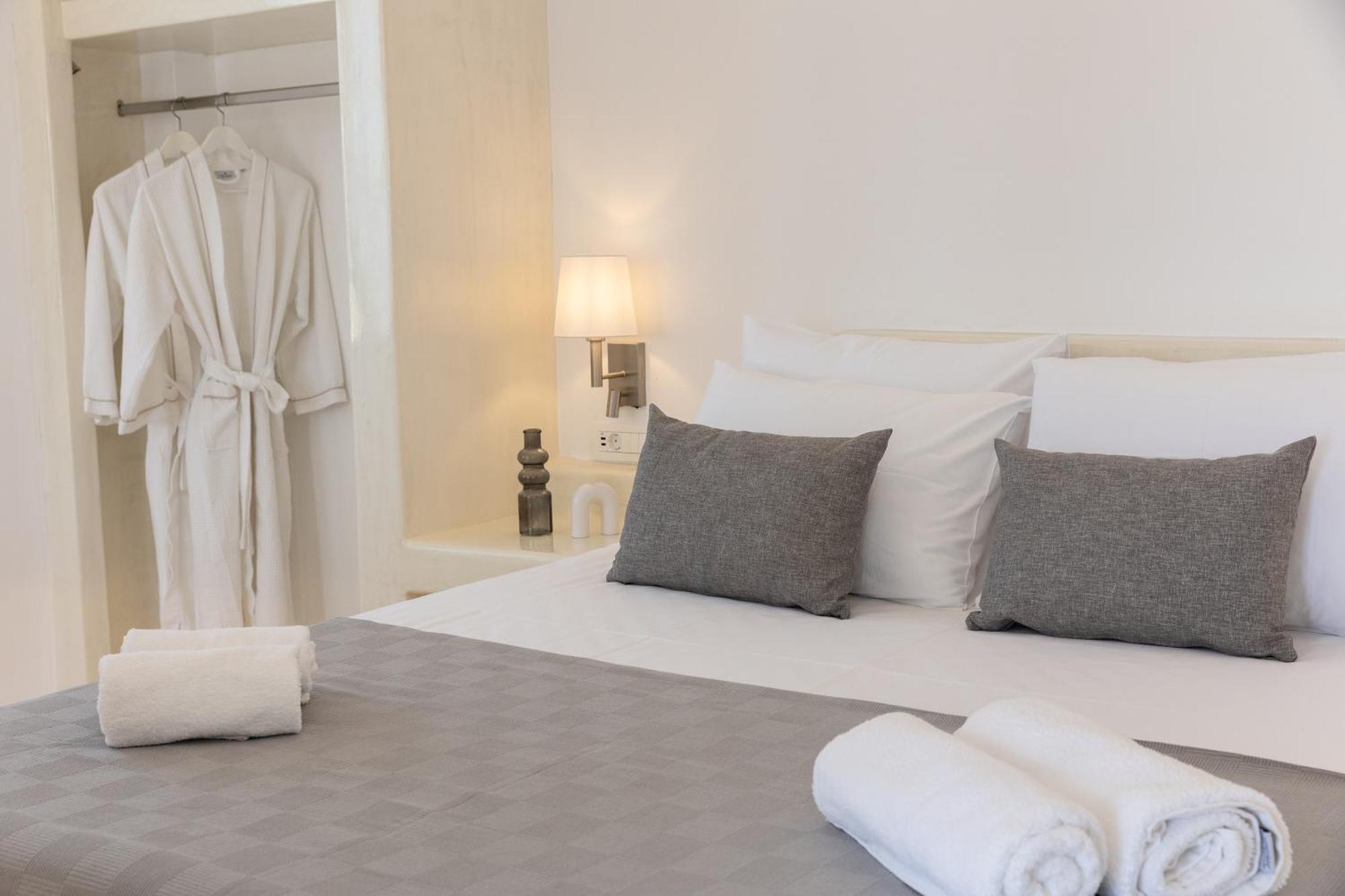 Theophrasti Suites Foinikiá Exteriör bild