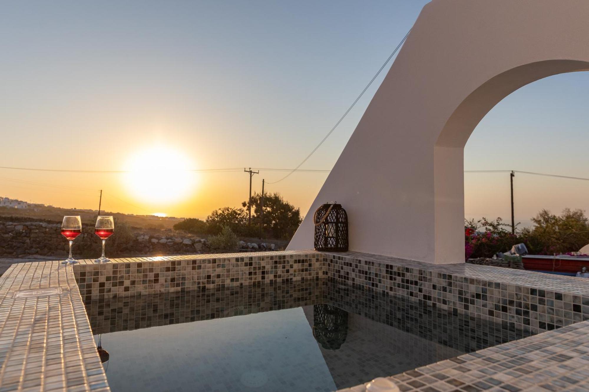 Theophrasti Suites Foinikiá Rum bild