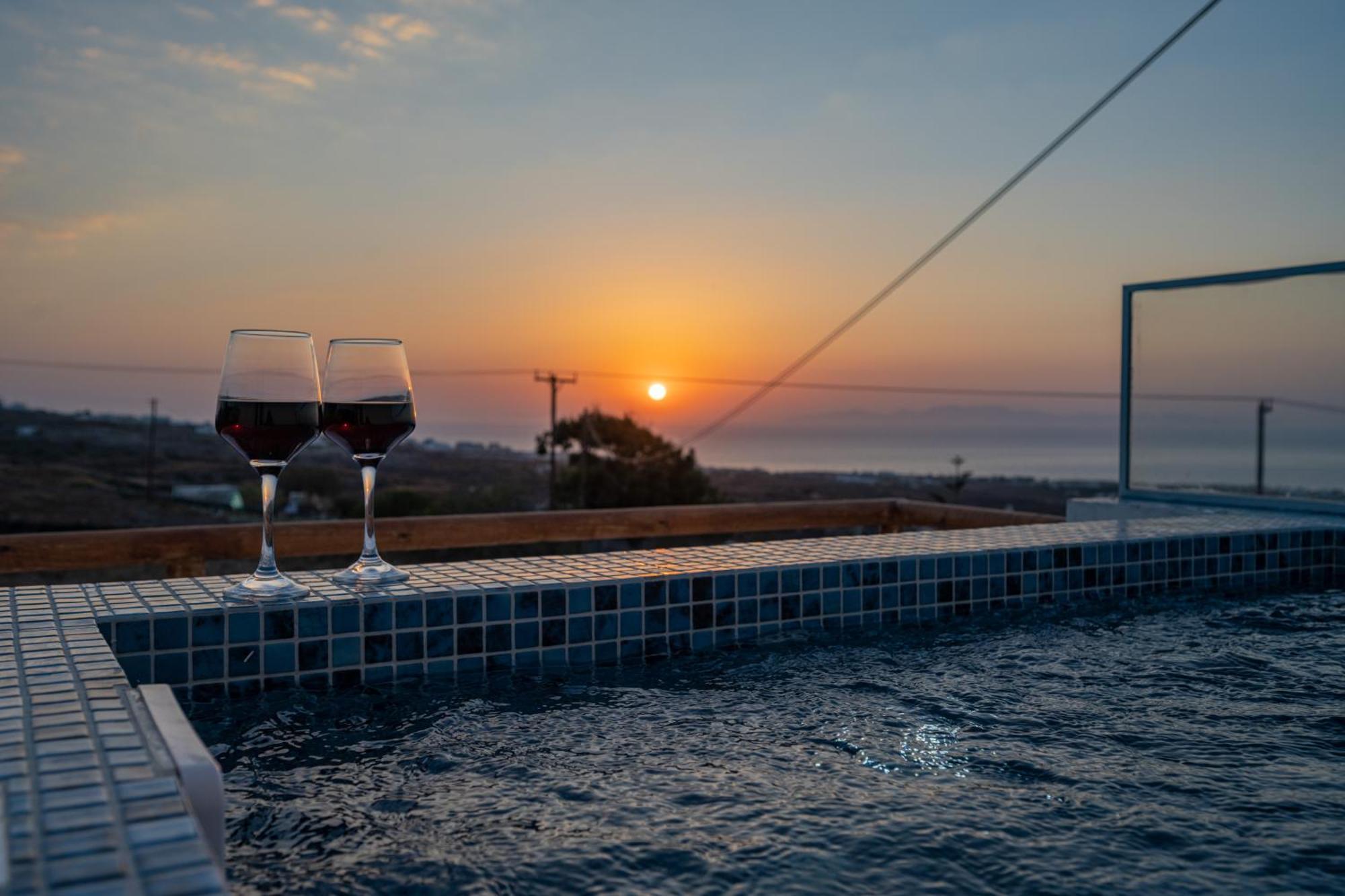Theophrasti Suites Foinikiá Rum bild