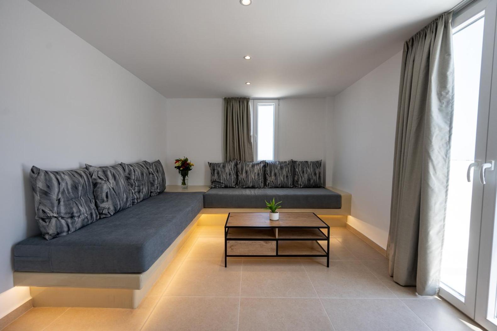 Theophrasti Suites Foinikiá Exteriör bild